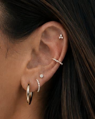 Kombinierter Ohrschmuck mit feinen Steinbesätzen
