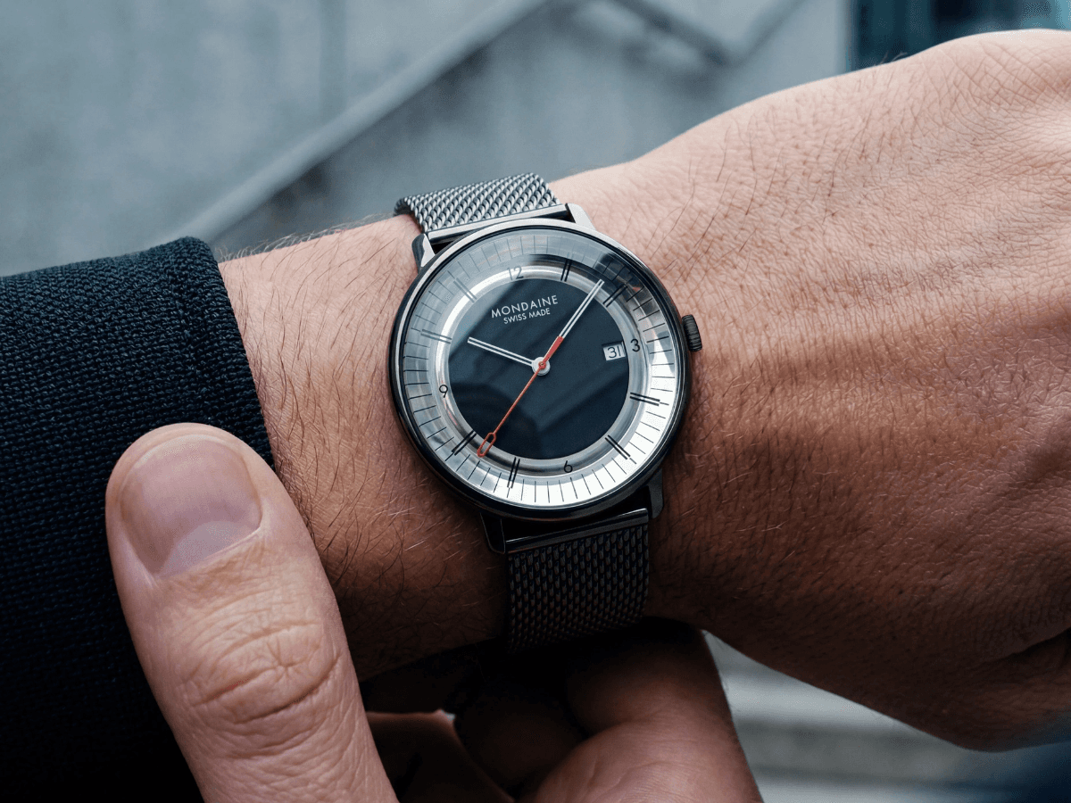 Mondaine Doppio Mirror: 300 Uhren, die mit Licht spielen